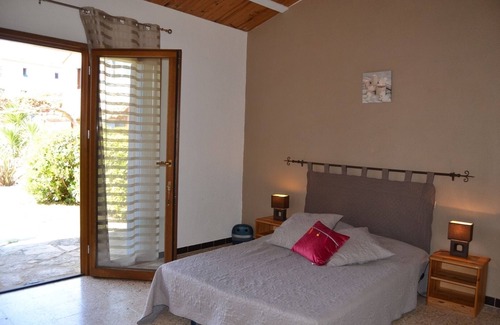 Saint-Dezery Apartment | Les Olivettes - Gite Nature