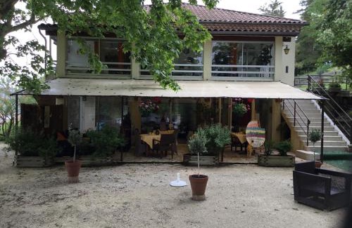 Salavas House | Les Palettes