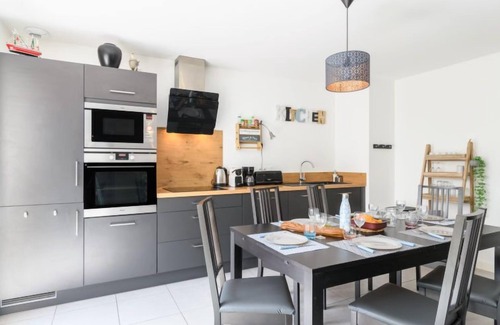 Mimizan-Plage Apartment | Les Patios de Flore by Interhome
