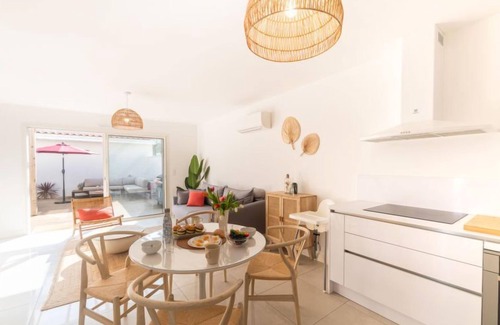 Mimizan-Plage Apartment | Les Patios de Flore by Interhome