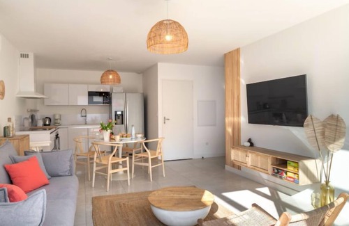 Mimizan-Plage Apartment | Les Patios de Flore by Interhome