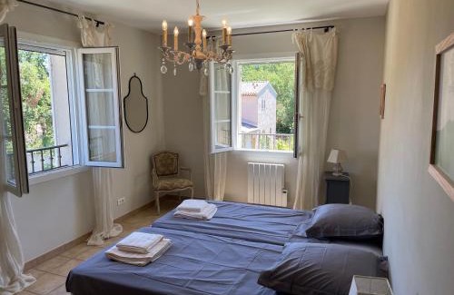 Aubignan House | les-pepites-de-badou présentent Les Chênes Verts