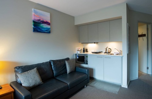 Lake Crackenback Apartment | Les Perrieres Studio - Gym l Indoor Pool l Tennis Court l Cafe l WiFi