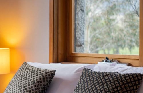 Lake Crackenback House | Les Perrieres Studio - Gym l Indoor Pool l Tennis Court l Cafe l WiFi