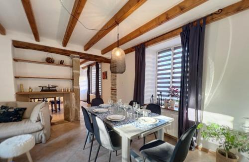 Oelleville House | Les Pierres du Bonheur
