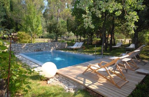 Besse-sur-Issole Bed & Breakfast | Les Pierres Sauvages
