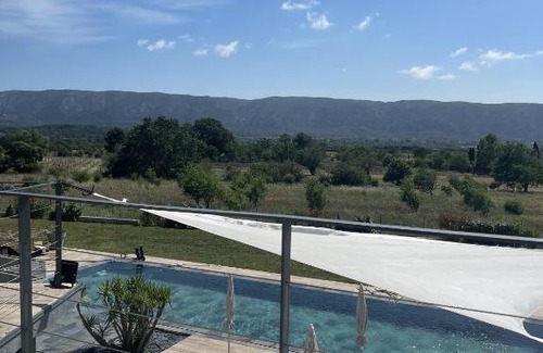 Cabrieres-d'Avignon Bed & Breakfast | Les pins du Luberon