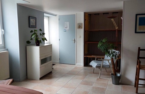Saint-Romain-de-Benet Bed & Breakfast | Les Primevères Guest Room – Welcome and Comfort in Saint-Romain-de-Benet