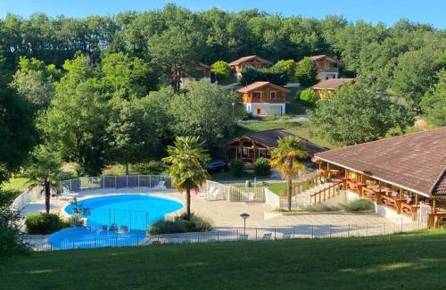 Mauroux Ski Chalet | LES REFUGES DU LOT Kouki's Lodge
