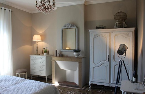 La Bruguiere Bed & Breakfast | Les Romarins B&B, 10 min d'Uzès, piscine et grand jardin, Table d'hôte