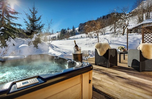 Thones Ski Chalet | Les Roses des Alpes - luxury mountain break, views & spa - OVO Network