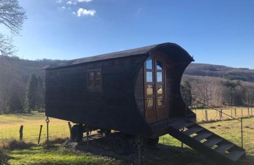 Moux-en-Morvan Other | Les roulottes de cirque Les Settons