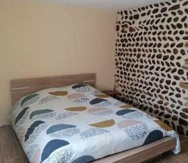 Saint-Bonnet-de-Valclerieux Apartment | Les Sentiers Drômois