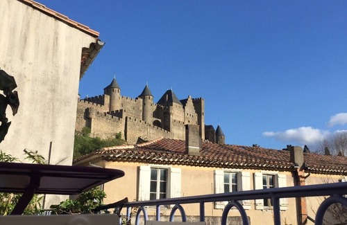 Carcassonne House | "les secrets de Maria" at the foot of the Cité with terrace