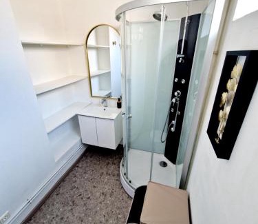 Aulnoye-Aymeries Apartment | Les Studios Proche Gare d'Aulnoy-Aymeries