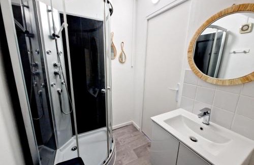 Aulnoye-Aymeries Apartment | Les Studios Proche Gare d'Aulnoy-Aymeries