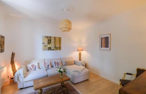 Pessac House | Les Suites d'Aliénor-Suite Acanthe
