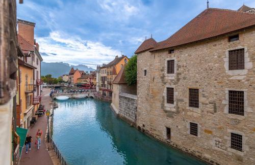 Annecy Old Town Apartment | LES SUITES D'ANNICIACA - Hyper centre avec vue sur le chateau