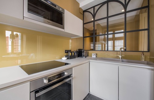 Saint-Rambert House | Les Suites de l'Île Barbe