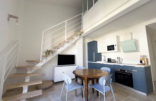 Aigues-Mortes Medieval City Apartment | Les Suites du 13