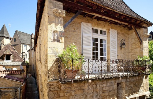 Sarlat-la-Caneda Historic Center Apartment | Les Suites sarladaises, the Salamandre suite