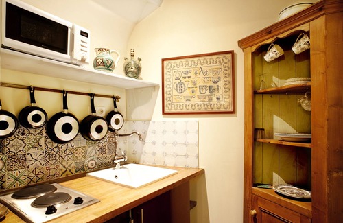 Sarlat-la-Caneda Historic Center Apartment | Les Suites sarladaises, The Caladrius suite