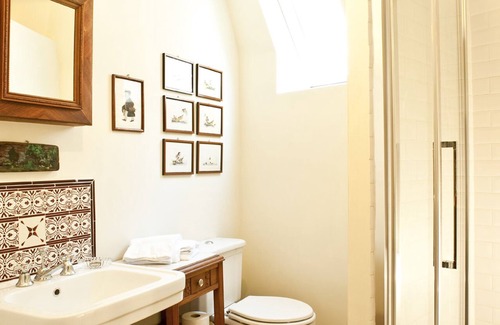 Sarlat-la-Caneda Historic Center Apartment | Les Suites sarladaises, The Caladrius suite