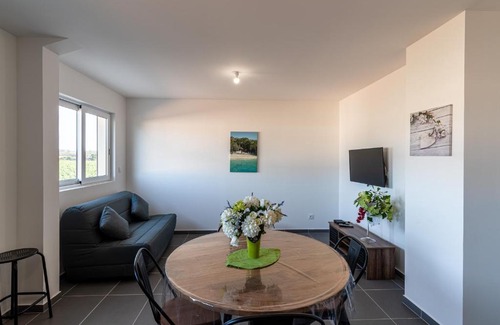 Tallone Apartment | Les Terres Rouges