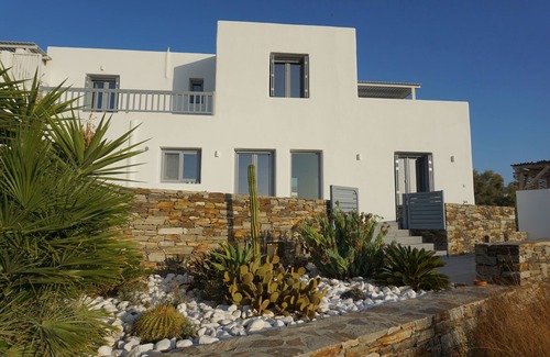 Plaka Villa | Les Thébaïdes , directly on Plaka beach with private pool