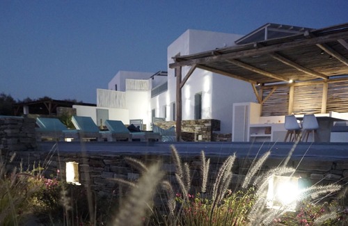 Plaka Villa | Les Thébaïdes , directly on Plaka beach with private pool