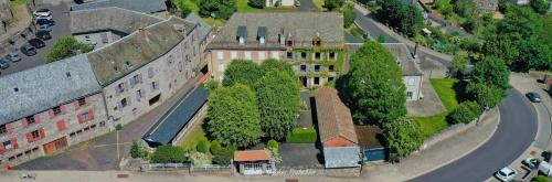 Besse-en-Chandesse Apartment | les tilleuls