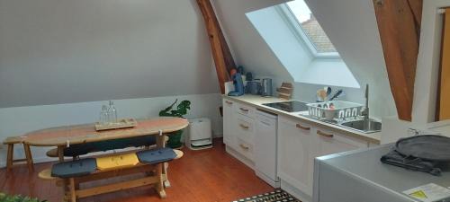 Ep 21 - Saint-Paul Apartment | les Tilleuls Grand 2 pièces, super équipé, 2 pas du centre-ville "clos-du-boulanger" - parking privé