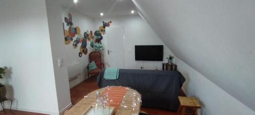 Ep 21 - Saint-Paul Apartment | les Tilleuls Grand 2 pièces, super équipé, 2 pas du centre-ville "clos-du-boulanger" - parking privé