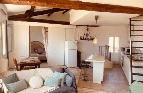 Nimes City Centre Apartment | Les Toits Ensoleillés de Madeleine