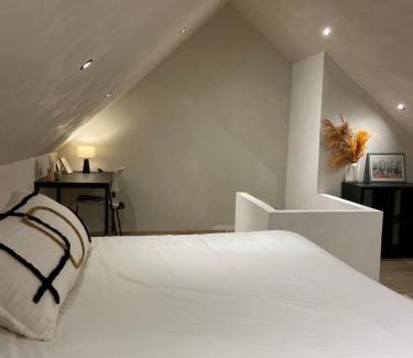Waremme Apartment | Les Tours de Rose - Characterful accommodation in Waremme