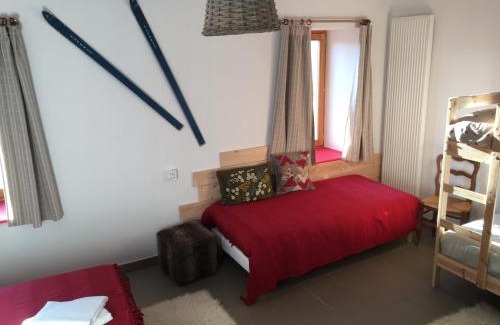 Saint-Didier-sur-Rochefort Hotel | Les Trois Temps