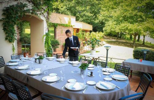 Saint-Jean-Lespinasse Hotel | Les Trois Soleils