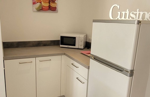 Saint-Martin-d'Ardeche Apartment | LES VIGNES Apartment at the gateway to the Ardèche Gorges. River 50 metres away