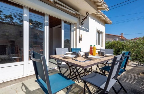 Le Grand Large House | Les Violettes by Interhome