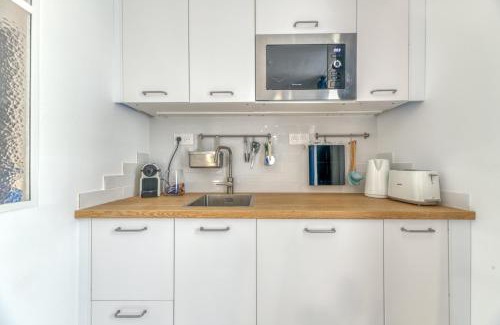 Saint-Vallier Apartment | Les Volets Bleus - Centre ville - WIFI by CLÉ HÔTES