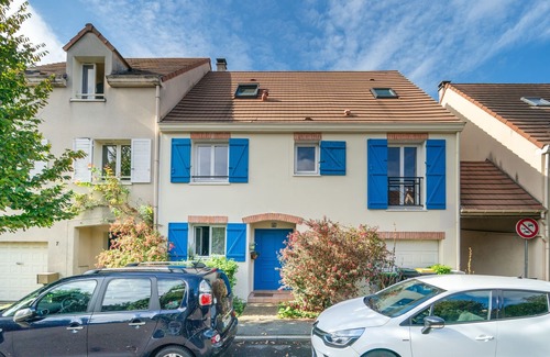 Rungis Apartment | Les Volets Bleus - Three Bedroom Apartment, Sleeps 6