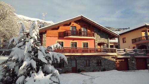 Verrayes House | Les Vrais Rayons