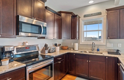 Long Beach House | Less than 1 block or a 3 minute walk to the Beach-Ocean Views,Sleeps 10