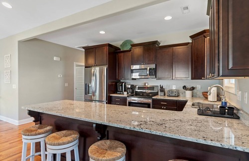 Long Beach House | Less than 1 block or a 3 minute walk to the Beach-Ocean Views,Sleeps 10