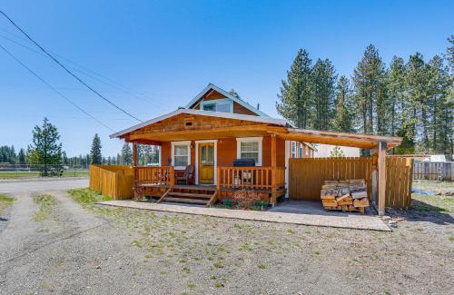 Chester House | Less Than 1 Mi to Lake Almanor Home with Furnished Decks!