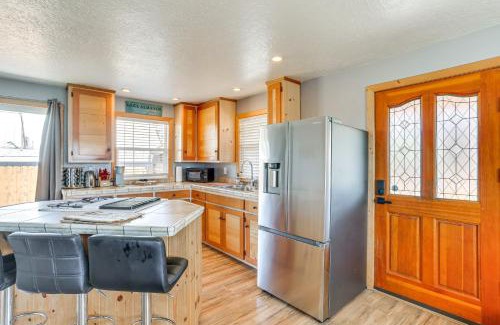 Chester House | Less Than 1 Mi to Lake Almanor Home with Furnished Decks!
