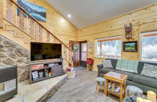 Red River House | Less Than 1 Mi to Skiing Family-Friendly Red River Haven