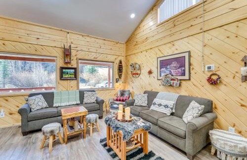 Red River House | Less Than 1 Mi to Skiing Family-Friendly Red River Haven