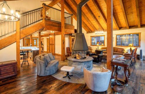 Incline Village House | Less Than 1 Mi to Beach Expansive Tahoe Escape with Hot Tub