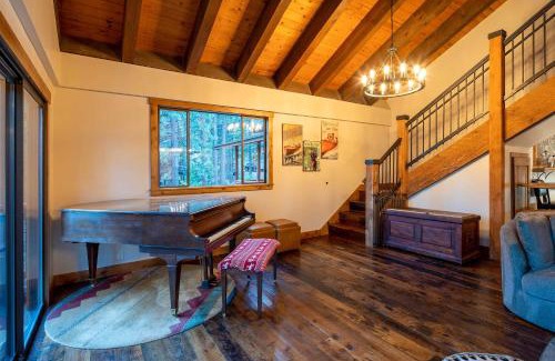 Incline Village House | Less Than 1 Mi to Beach Expansive Tahoe Escape with Hot Tub